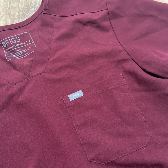 Figs Women's Short Sleeve Tee - Burgundy - Picture 7 of 8